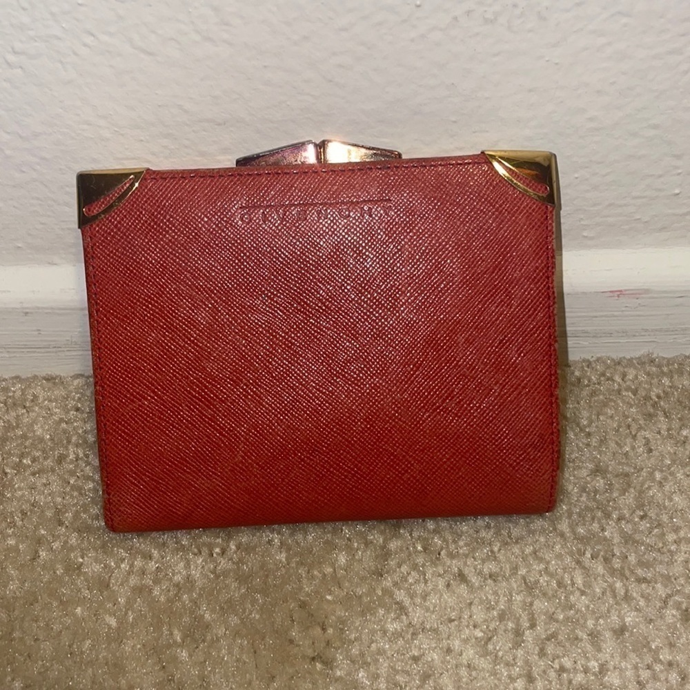RED GIVENCHY KISS LOCK WALLET - Picture 4 of 16